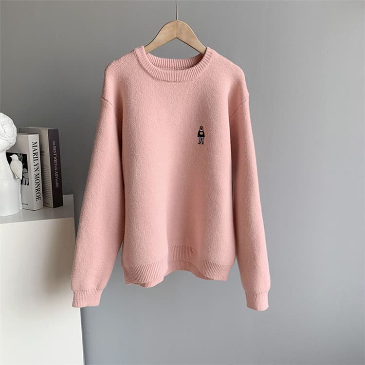 ネイビーコーデ 可愛い刺繍入りゆったり長袖ニットセータートップス