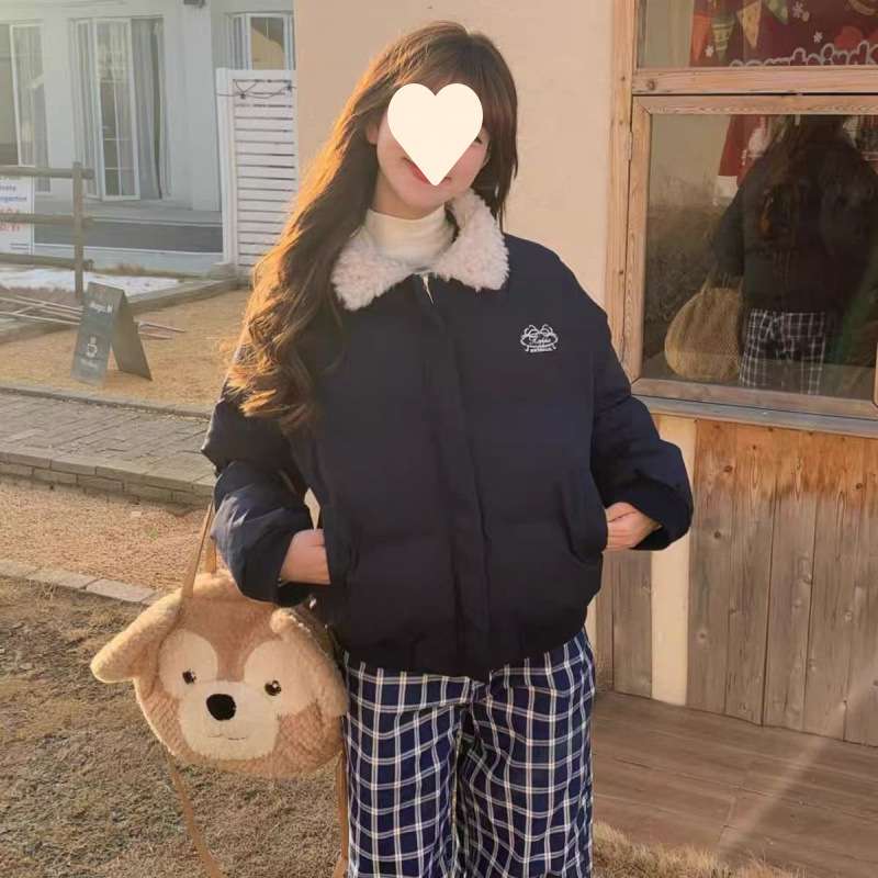 ネイビーコーデ もこもこ襟がかわいい！ネイビーショートダウンジャケット