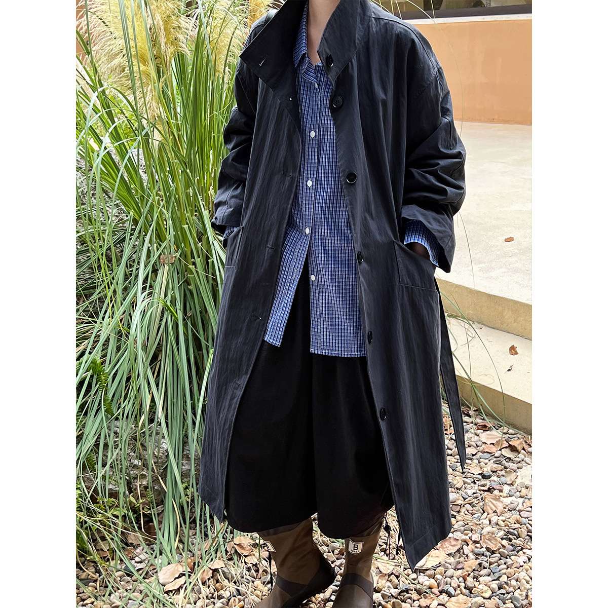 ネイビーコーデ レトロクラシック ロング丈コート