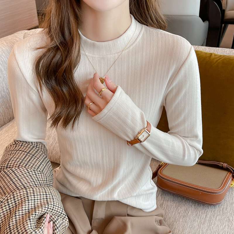 ネイビーコーデ リブニット ジュエル襟付きトップス