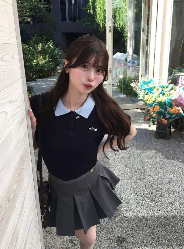 ネイビーコーデ 襟付き半袖ニットポロシャツ