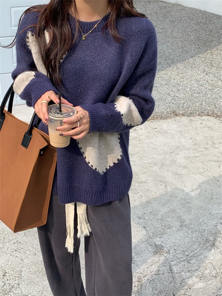 ネイビーコーデ 体型を選ばない暖か厚手長袖ニットトップス