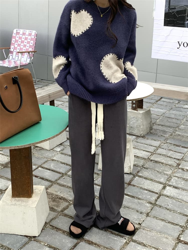 ネイビーコーデ 体型を選ばない暖か厚手長袖ニットトップス