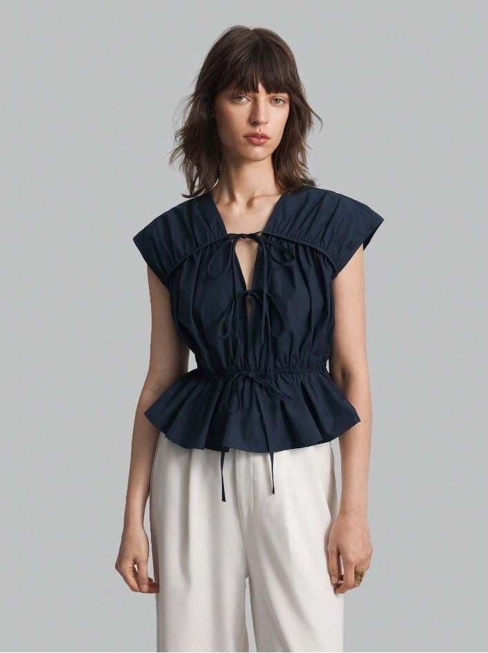 ネイビーコーデ フリルギャザーリボン結びブラウス