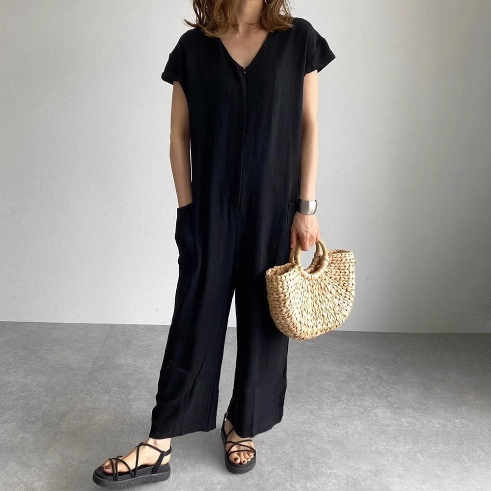 ネイビーコーデ ゆったりシルエットサロペットパンツ
