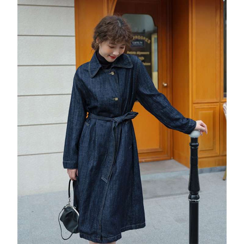 ネイビーコーデ すっきりシルエット デニム ロングコート