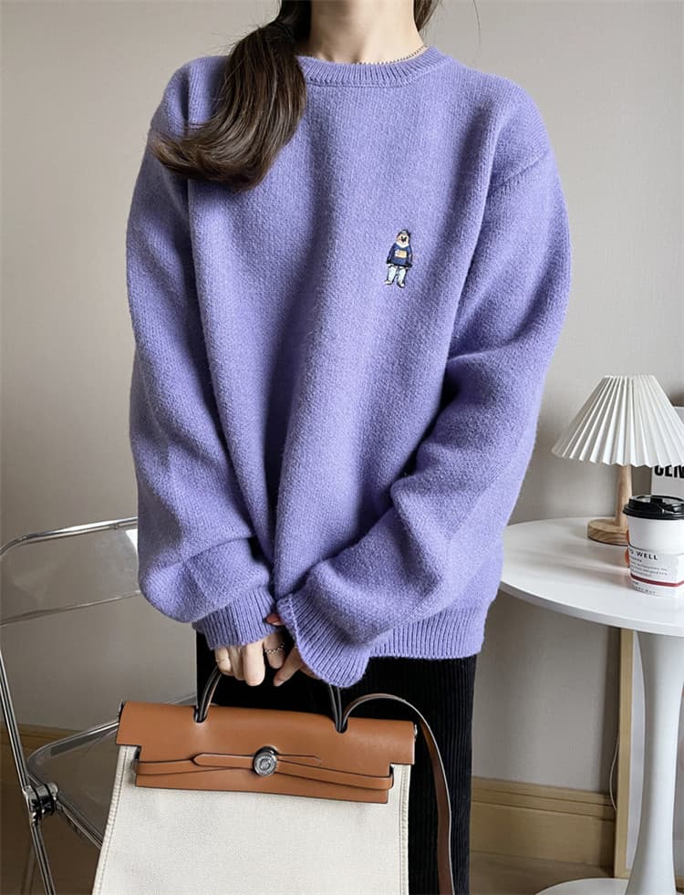 ネイビーコーデ 可愛い刺繍入りゆったり長袖ニットセータートップス