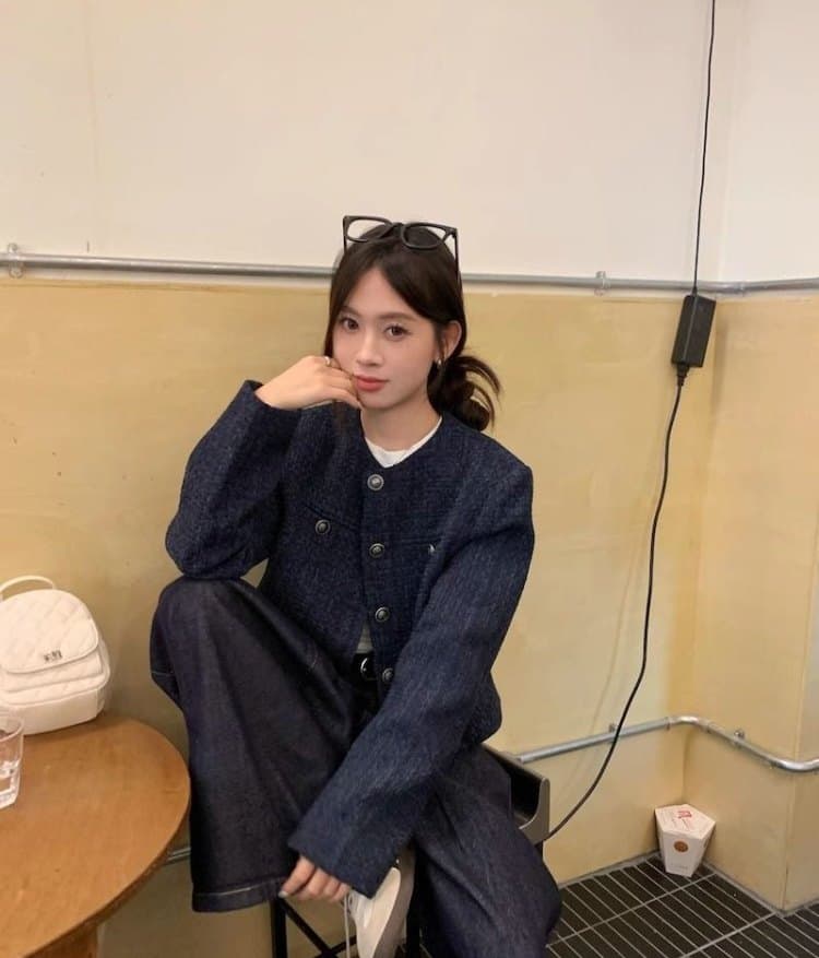 ネイビーコーデ シンプルツイードジャケット