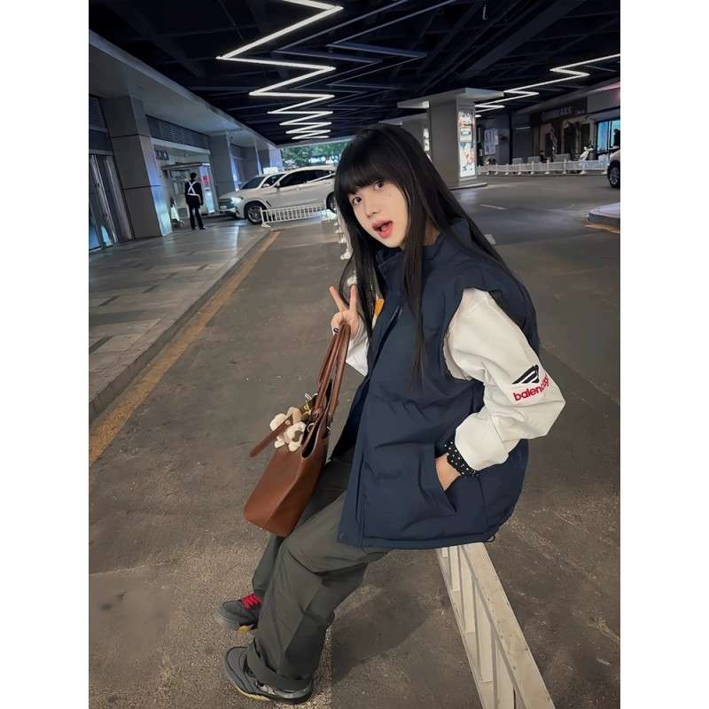 ネイビーコーデ 軽やかでおしゃれ！ネイビーカラーダウンジレ