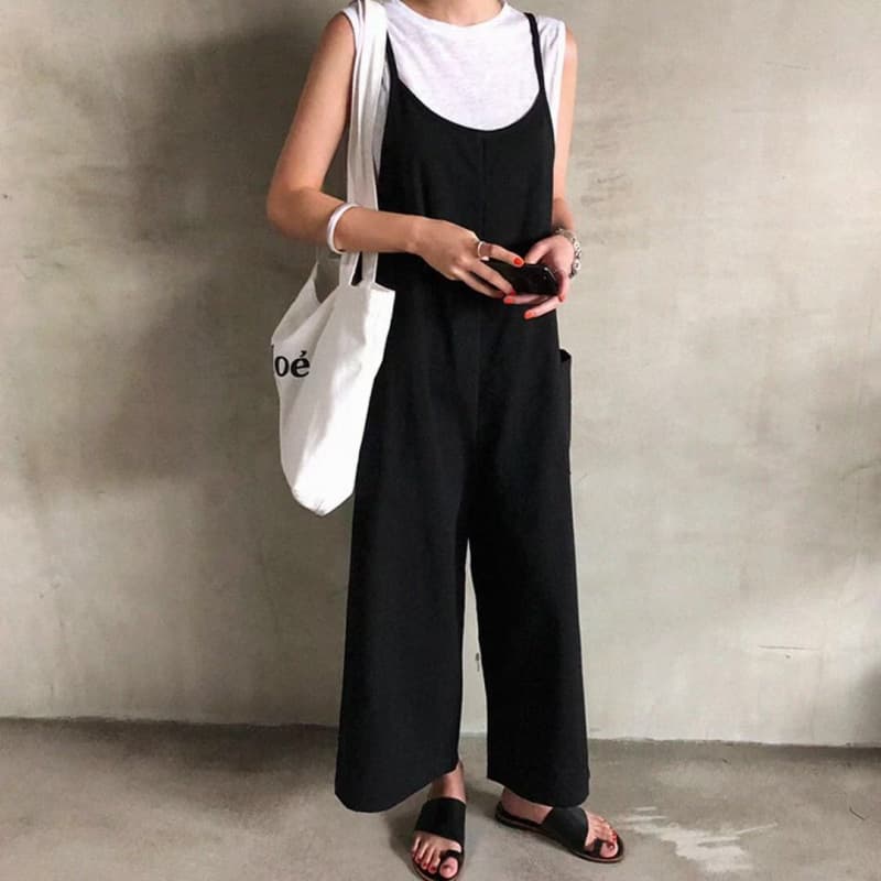ネイビーコーデ シンプル大人ゆったりサロペット