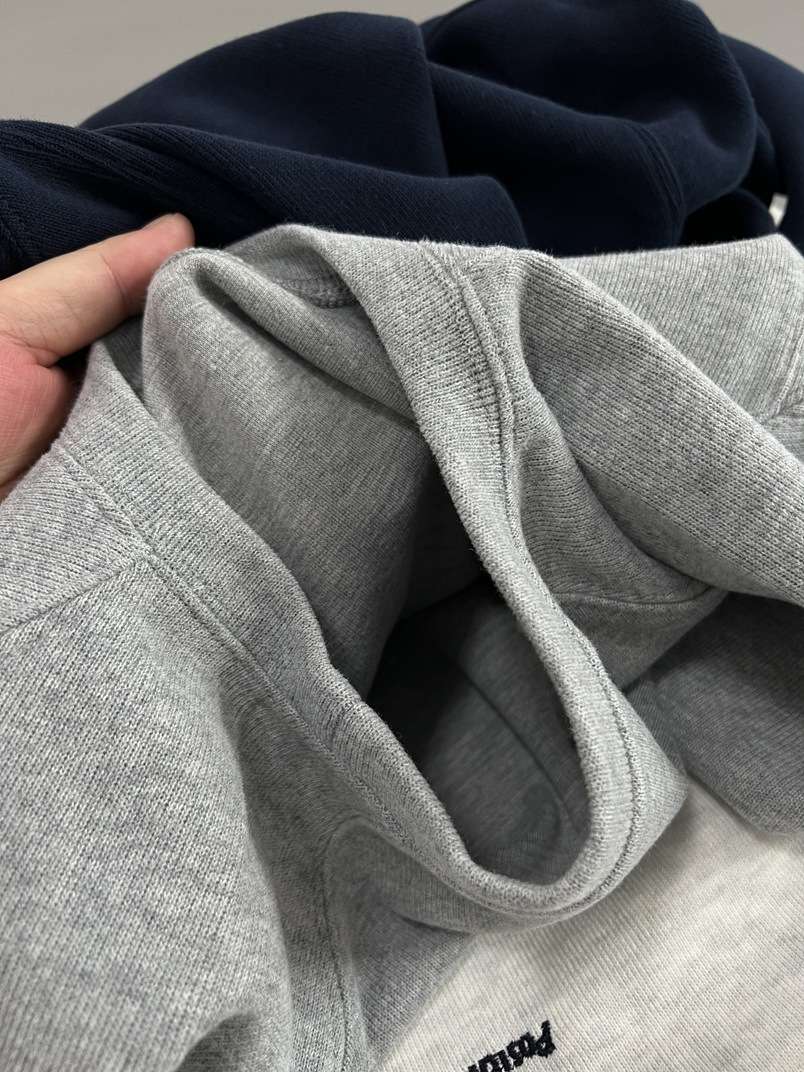 ネイビーコーデ アーバンカジュアル ルーズトレーナー