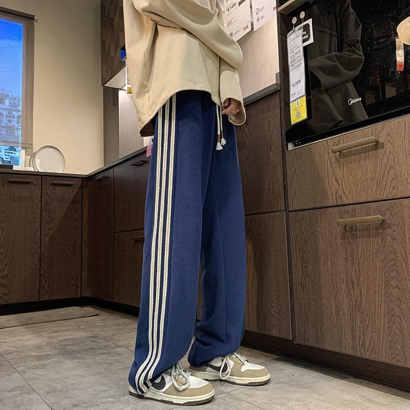 ネイビーコーデ サイドライン入り ゆったりジャージパンツ