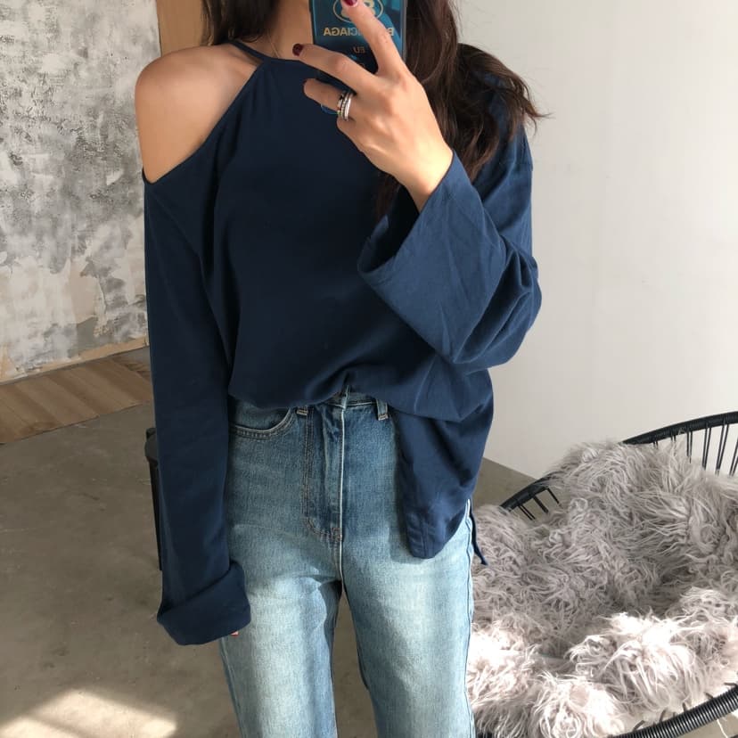 ネイビーコーデ 肩開きゆったりトップス