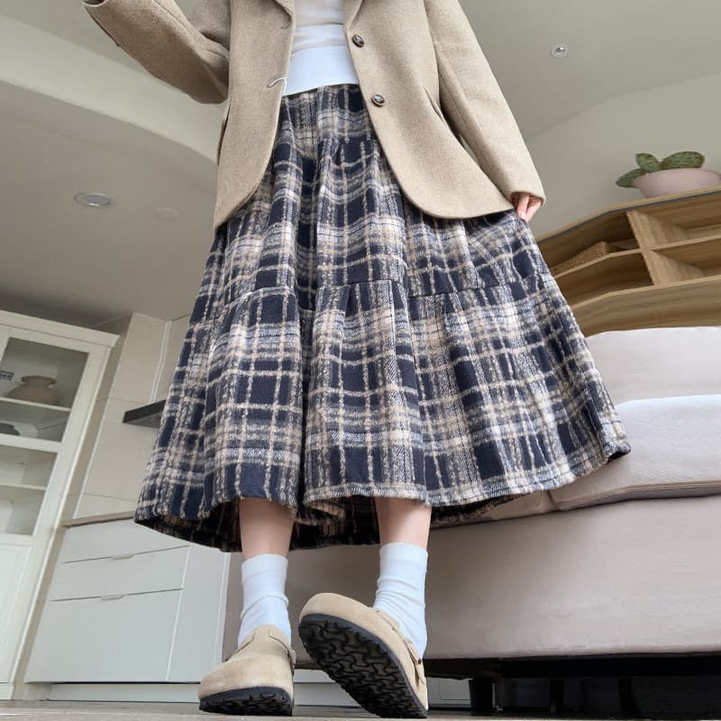 ネイビーコーデ 格子柄ミディ丈ウール混フレアスカート