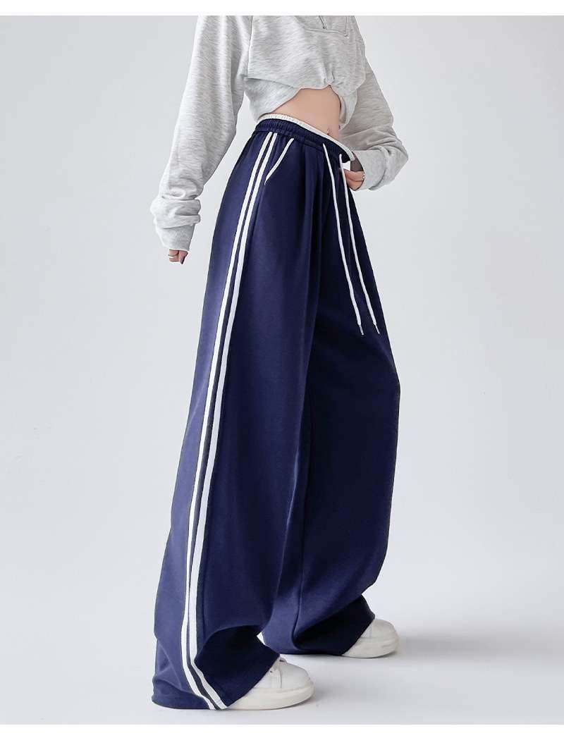 ネイビーコーデ ゆったりストライプスポーティーパンツ