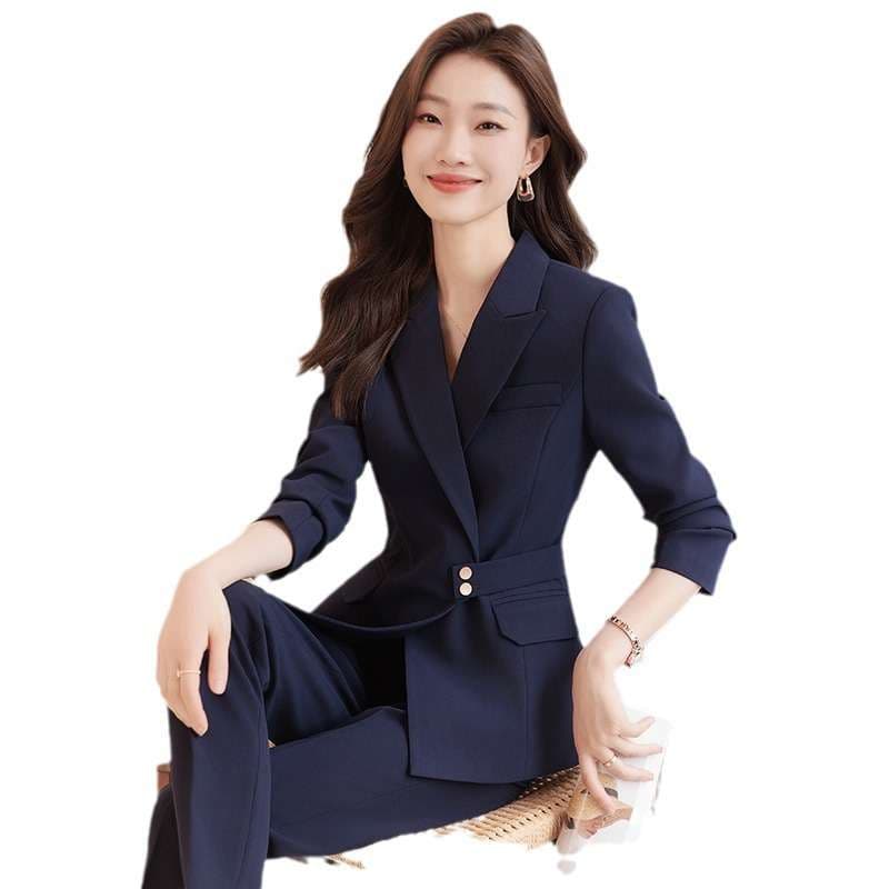 ネイビーコーデ 大人の洗練パンツスーツ セットアップ