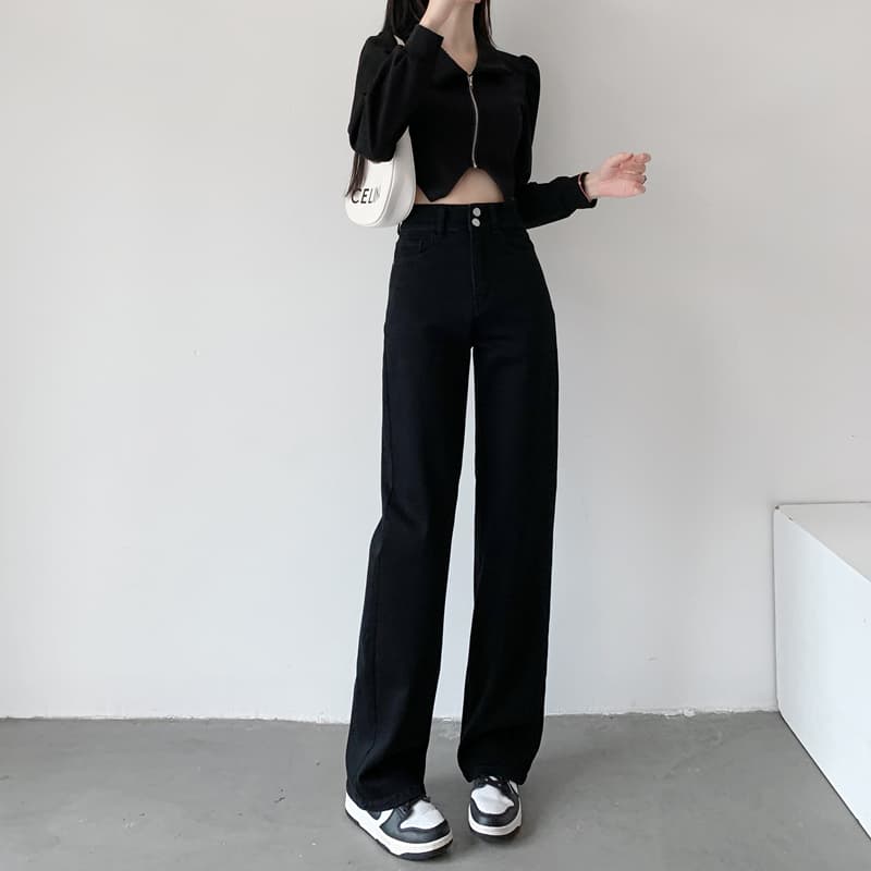 ネイビーコーデ ゆったりストレートデニムパンツ