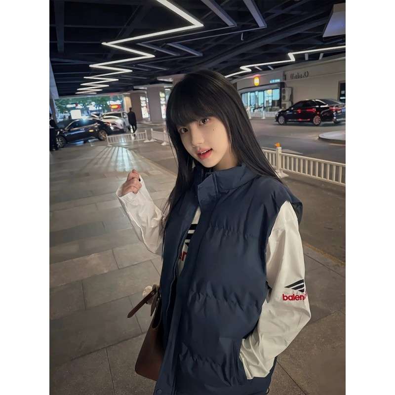 ネイビーコーデ 軽やかでおしゃれ！ネイビーカラーダウンジレ