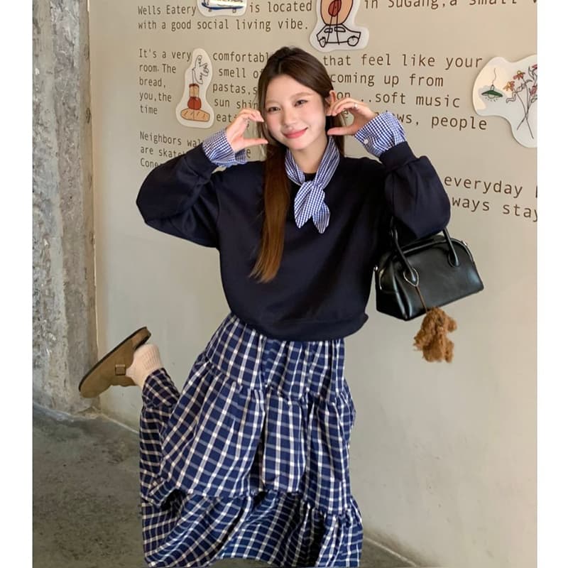 ネイビーコーデ 格子柄ティアードフレアスカート