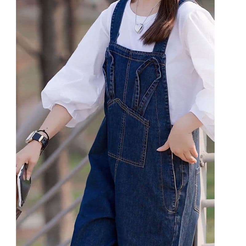 ネイビーコーデ ゆったりシルエットサロペットパンツ