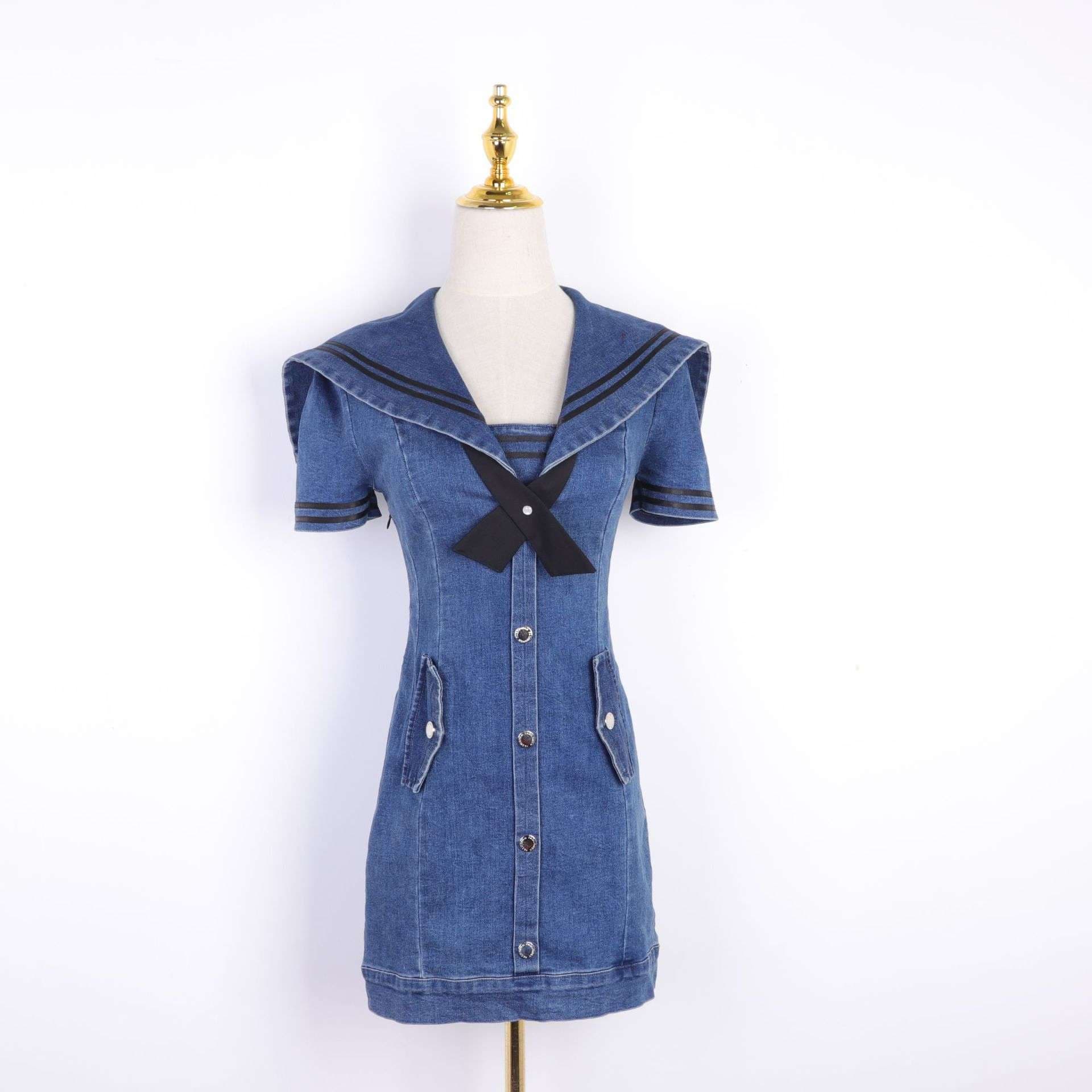 ネイビーコーデ セーラー襟付きデニムワンピース