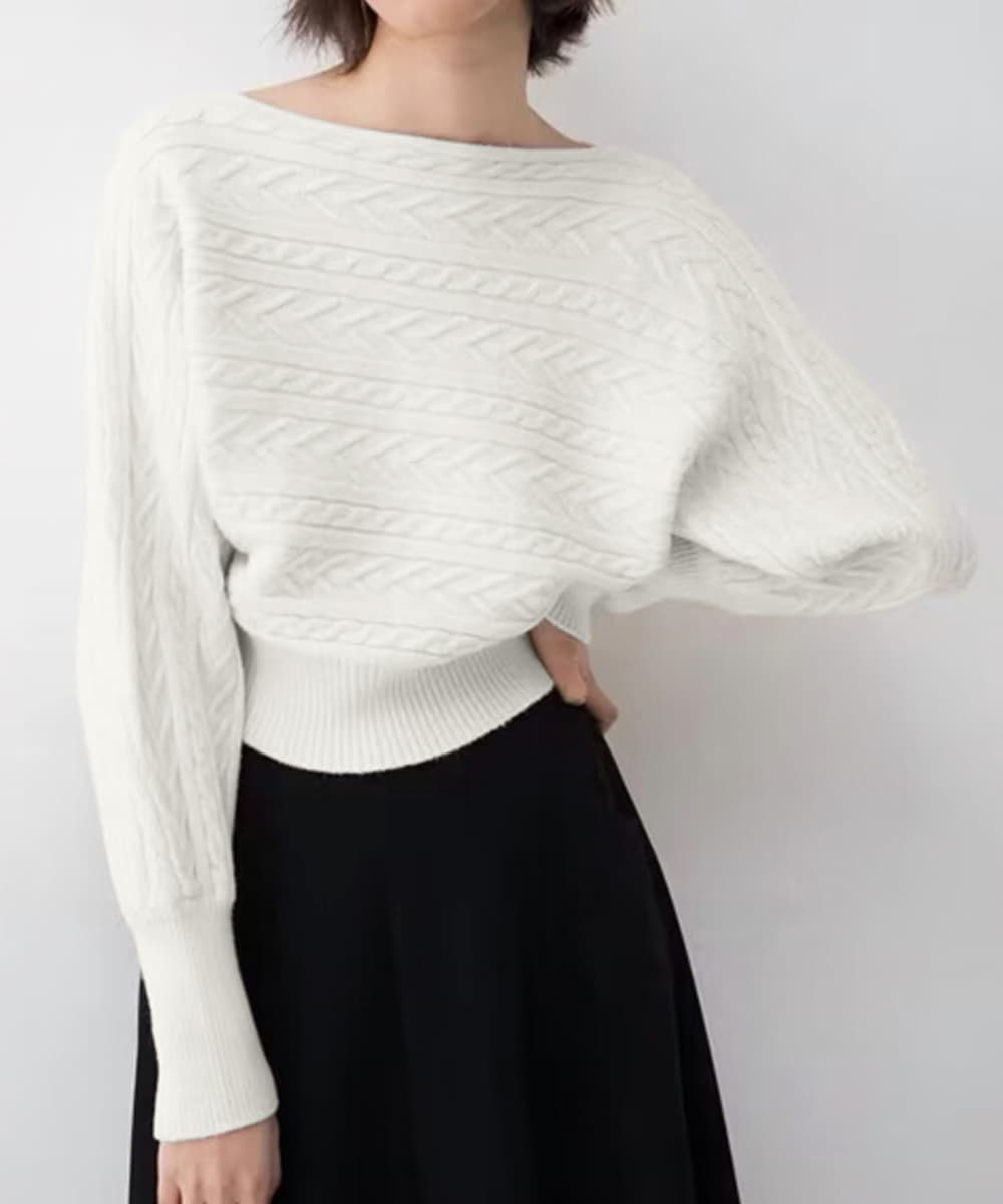 ネイビーコーデ ケーブル編みドルマンスリーブトップス