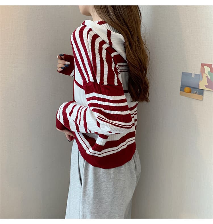 ネイビーコーデ 女性らしい縞模様フード付きニットカーディガントップス