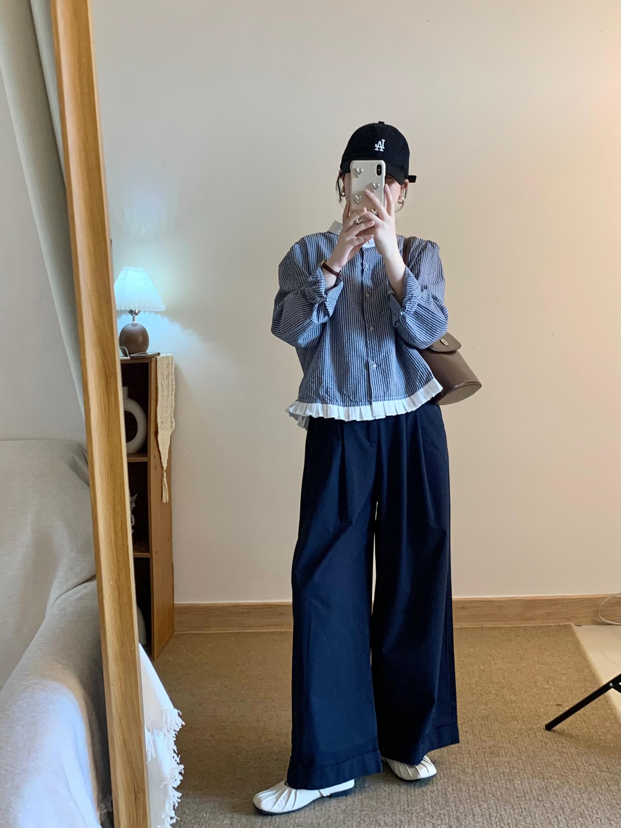 ネイビーコーデ ゆったりワイドロングパンツ