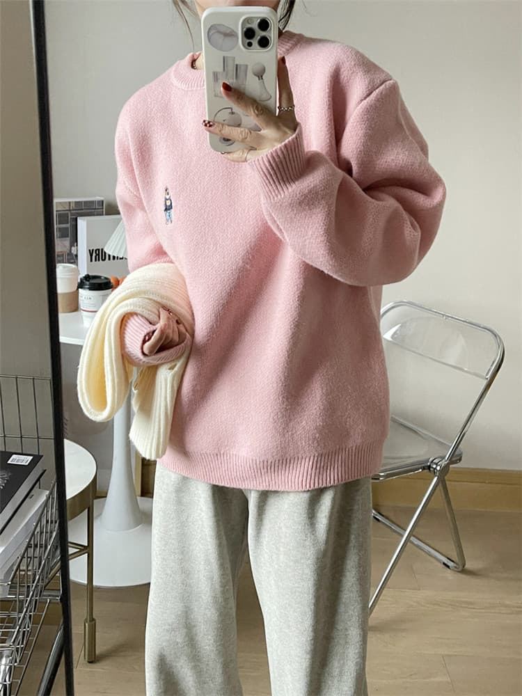 ネイビーコーデ 可愛い刺繍入りゆったり長袖ニットセータートップス