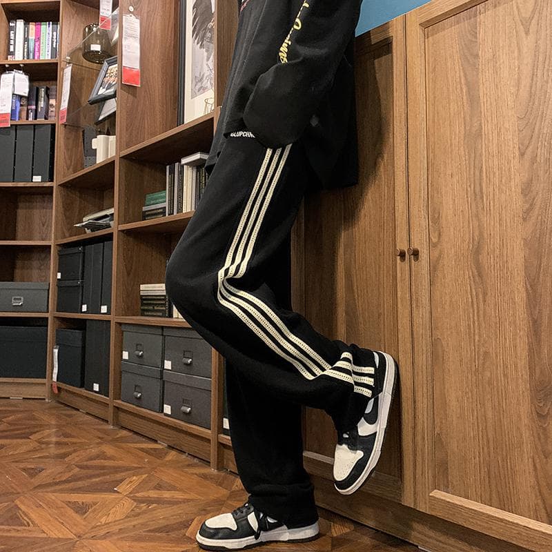 ネイビーコーデ サイドライン入り ゆったりジャージパンツ