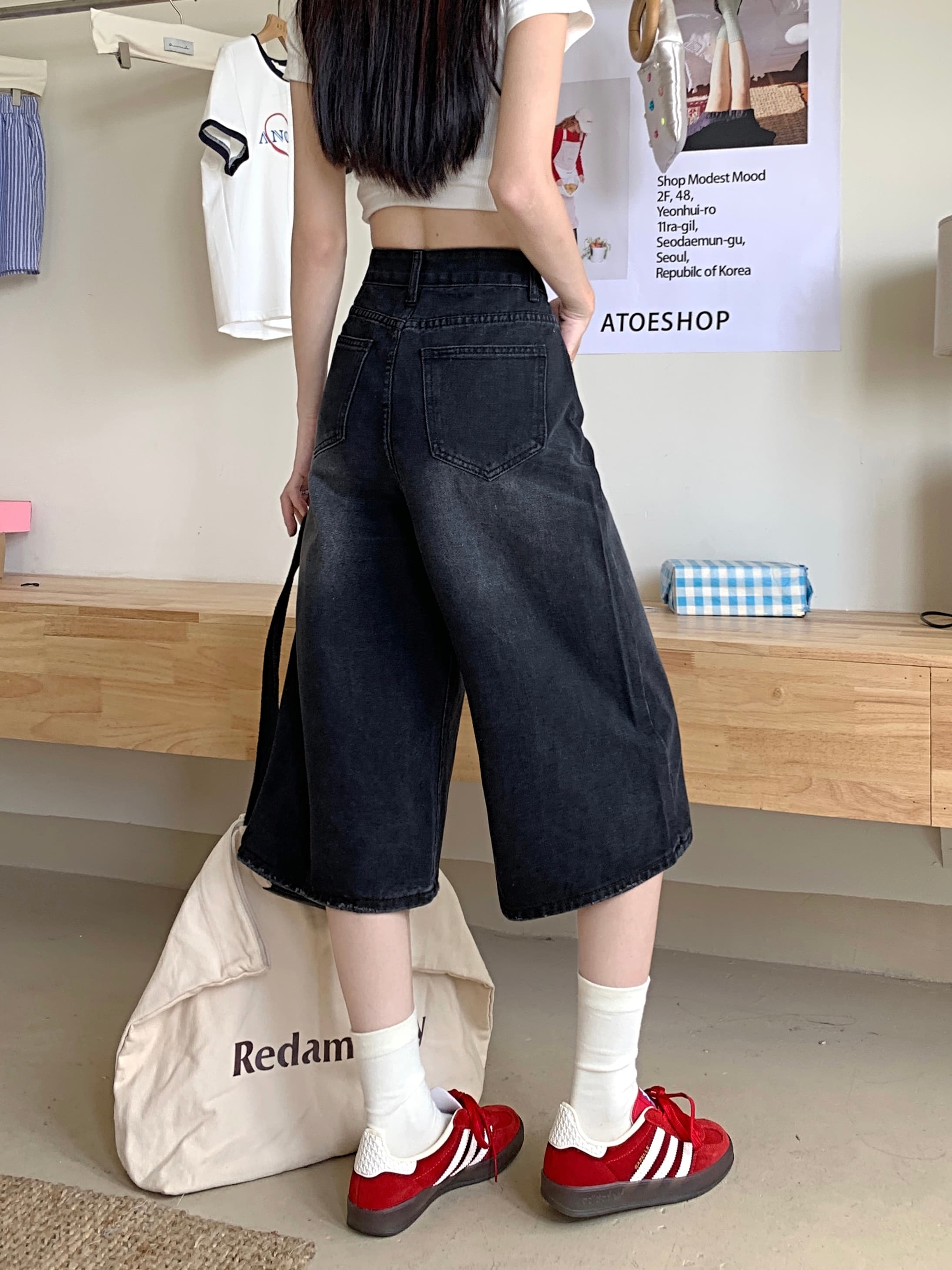 ネイビーコーデ ワイドデニムクロップドパンツ