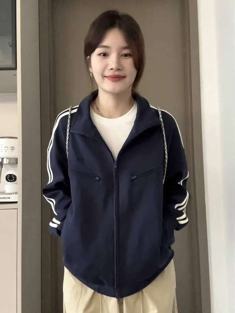 ネイビーコーデ ゆったりスポーティジップアップブルゾン