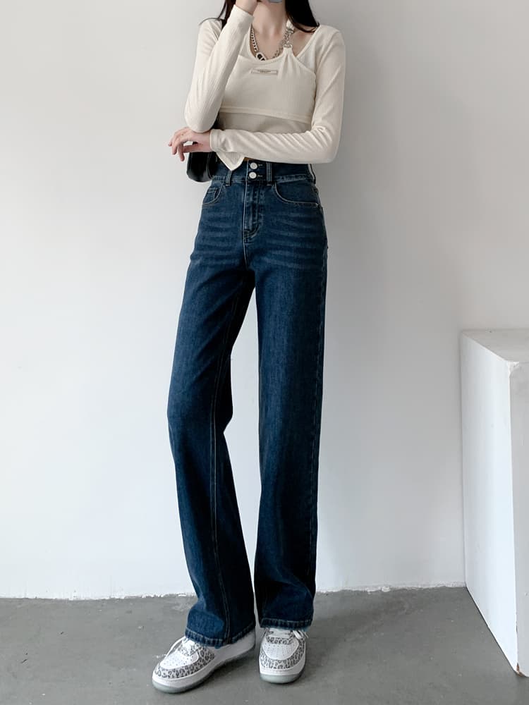 ネイビーコーデ ゆったりストレートデニムパンツ