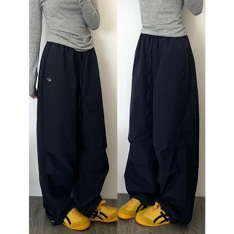 ネイビーコーデ ゆったりワイドシルエットパンツ
