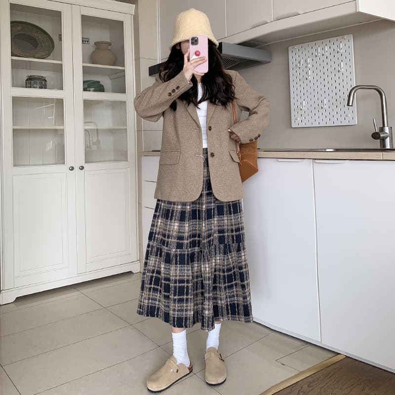 ネイビーコーデ 格子柄ミディ丈ウール混フレアスカート