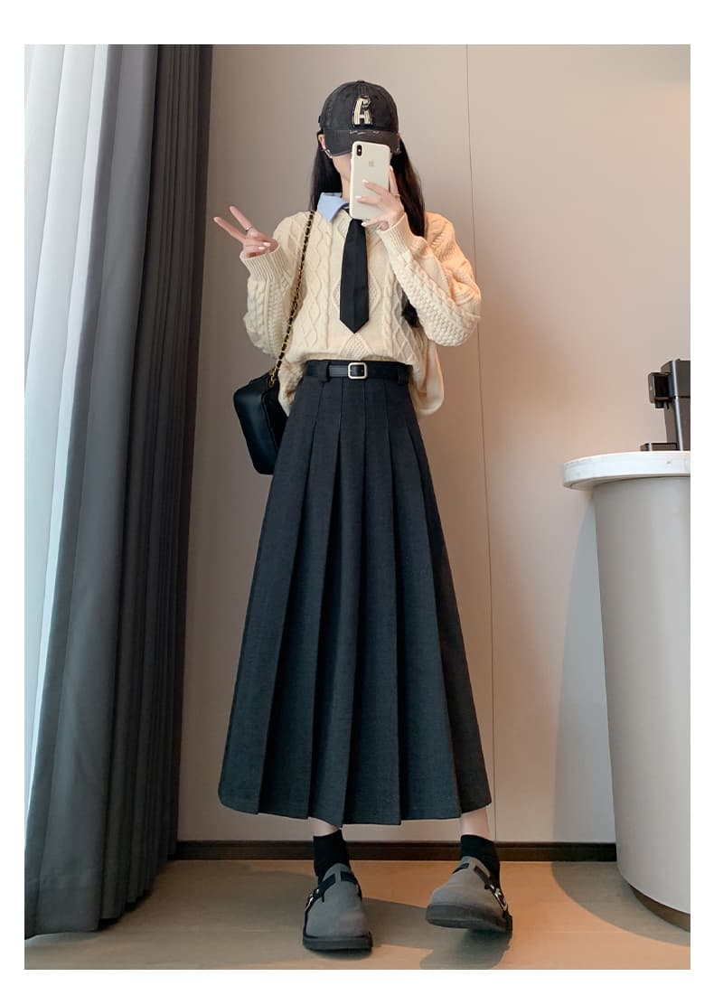 ネイビーコーデ プリーツロング丈スカート