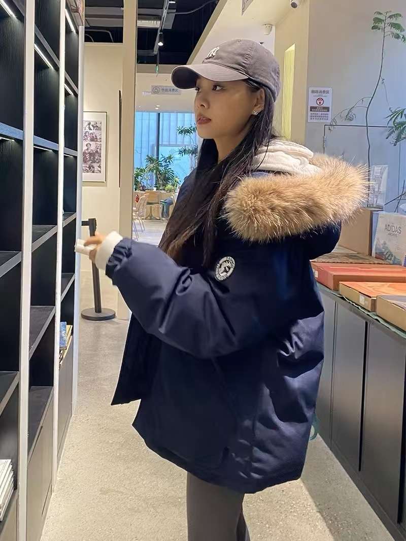 ネイビーコーデ ふわもこファー付きダウンコート