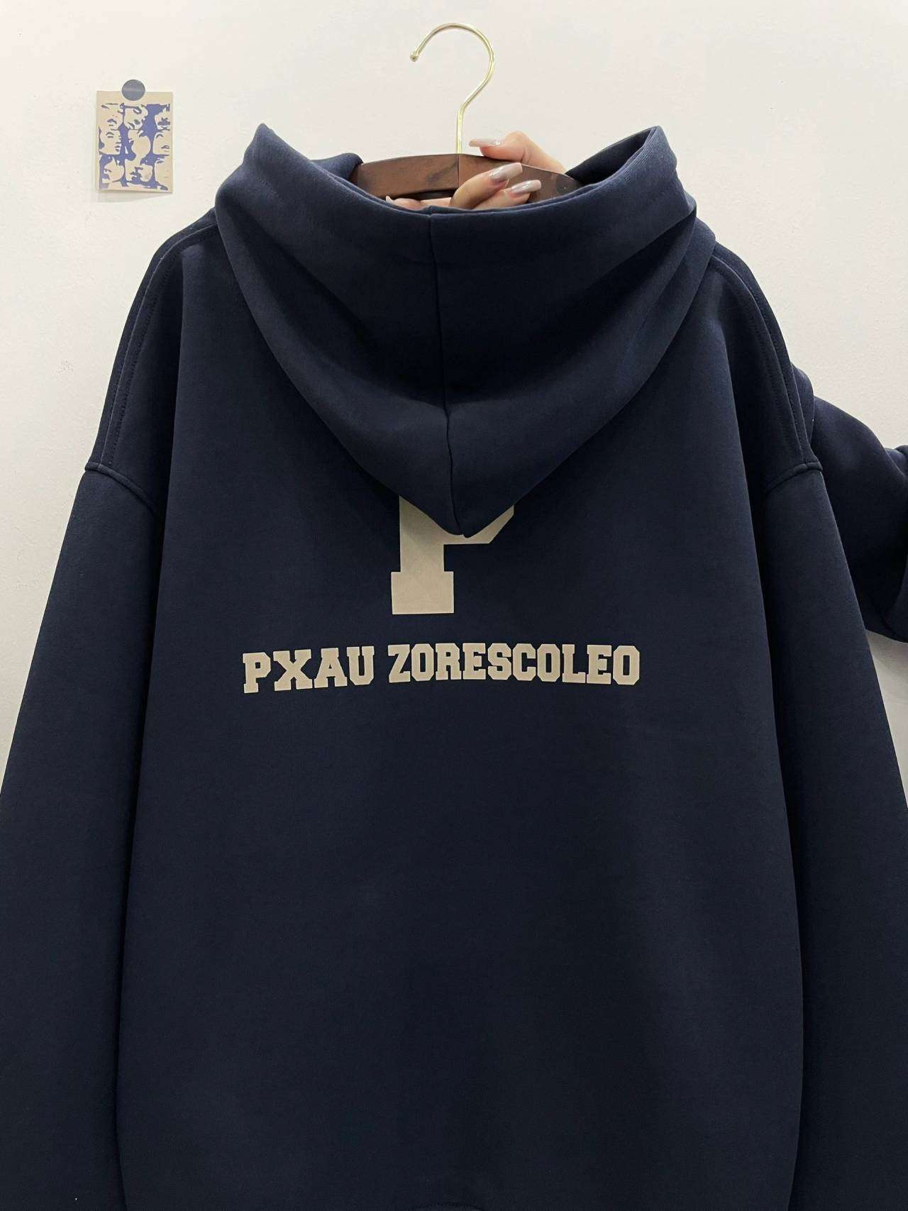 ネイビーコーデ シンプルカレッジフード風スウェット