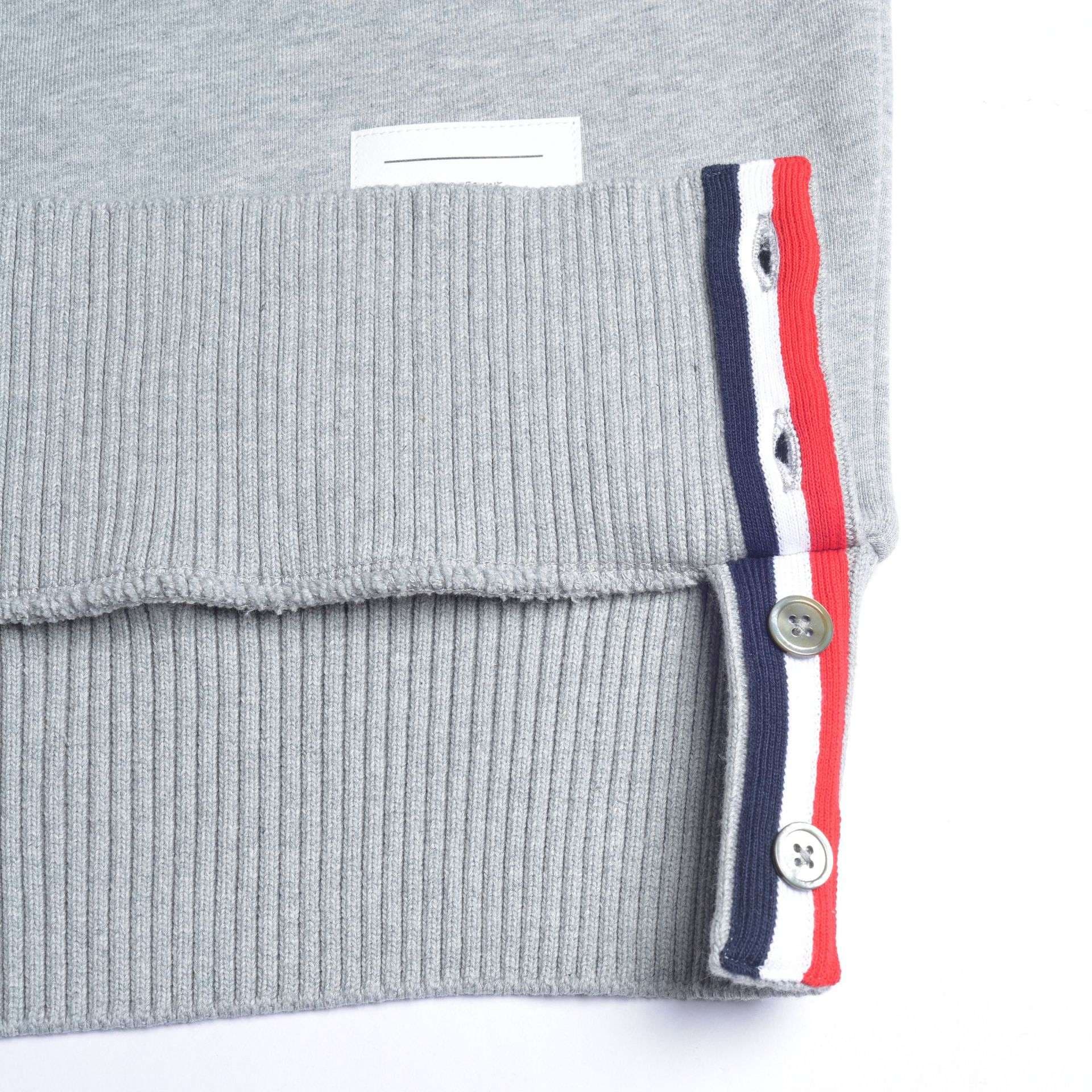 ネイビーコーデ シンプルラインスポーティートレーナー