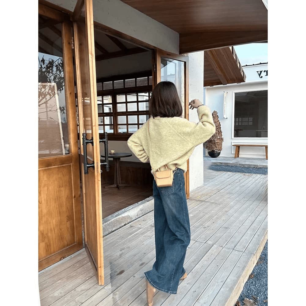 ネイビーコーデ ゆったりワイドシルエットデニム