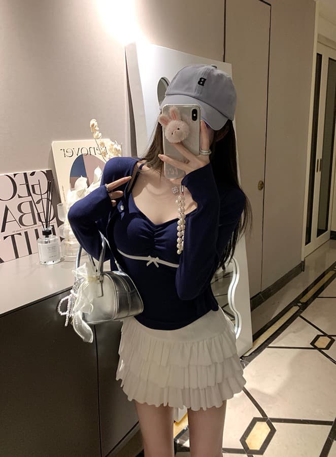 ネイビーコーデ 胸元リボン付きキャミソールブラウス