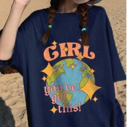ネイビーコーデ 世界を応援する元気メッセージTシャツ