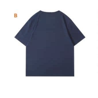 ネイビーコーデ 未来感覚プリント半袖Tシャツ