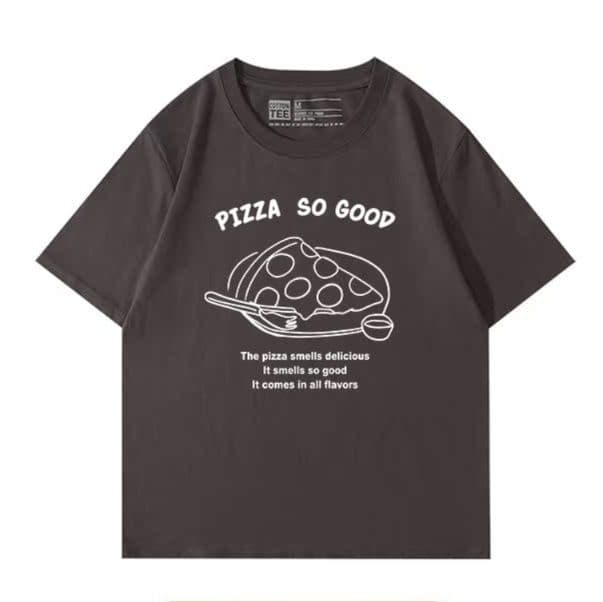ネイビーコーデ おいしいピザ柄の半袖Tシャツ
