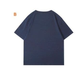 ネイビーコーデ 遊び心あふれる鳥イラストTシャツ