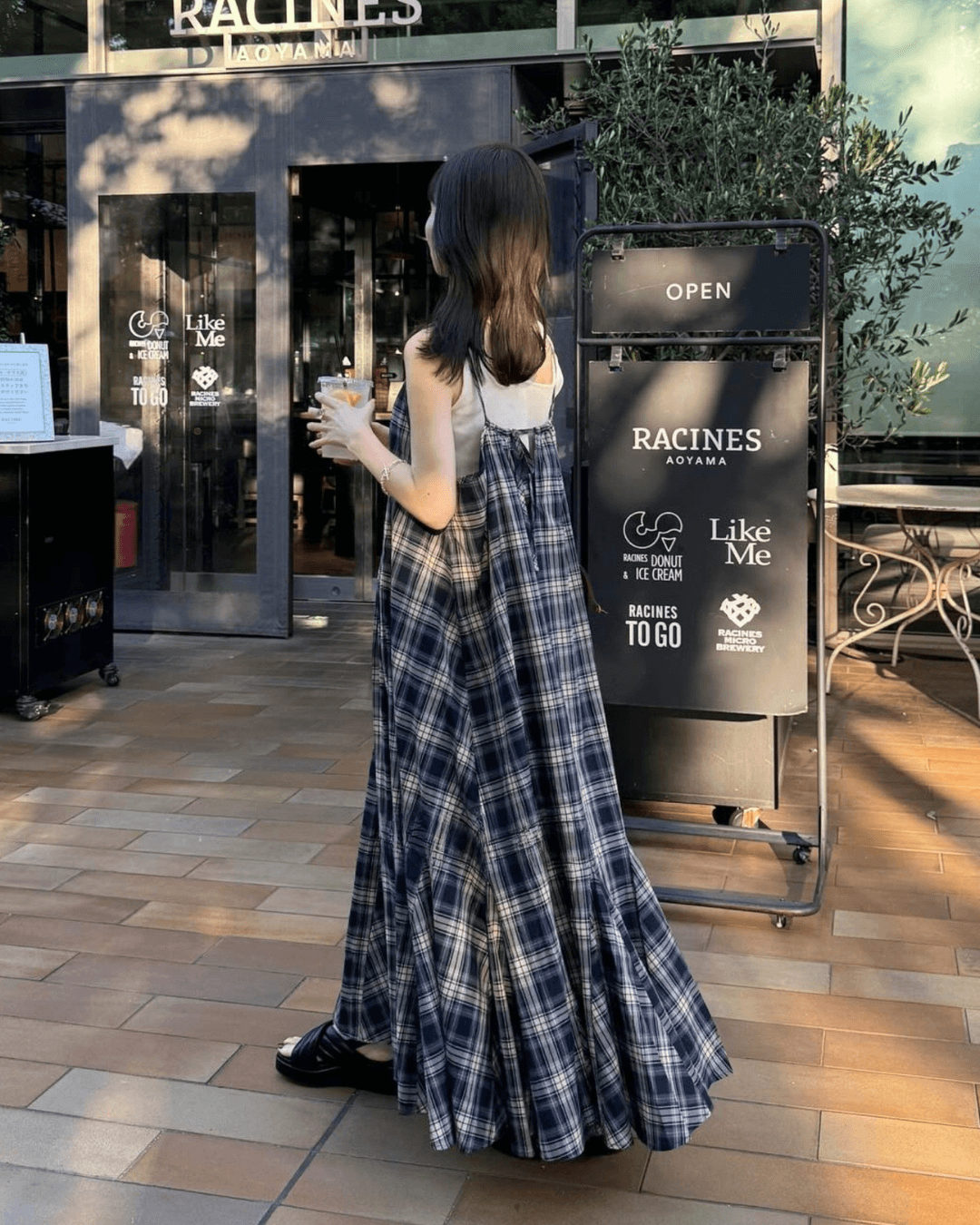 ネイビーコーデ 重ね着風チェック柄ロングキャミワンピース