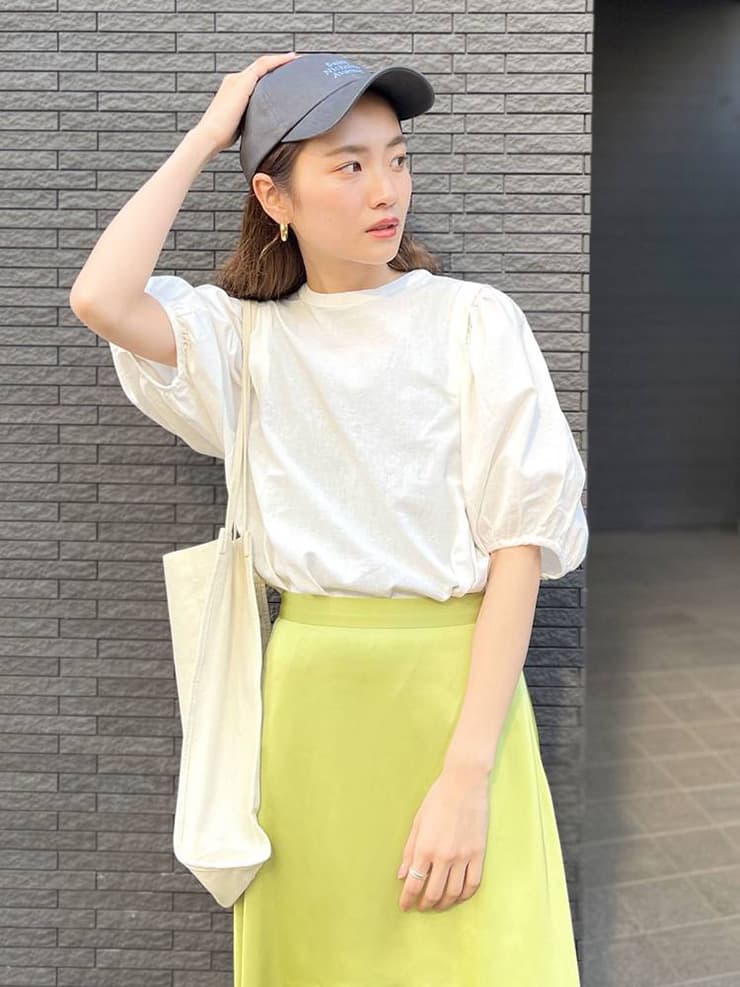 ネイビーコーデ ふんわり袖のパフスリーブデザイン半袖Tシャツ