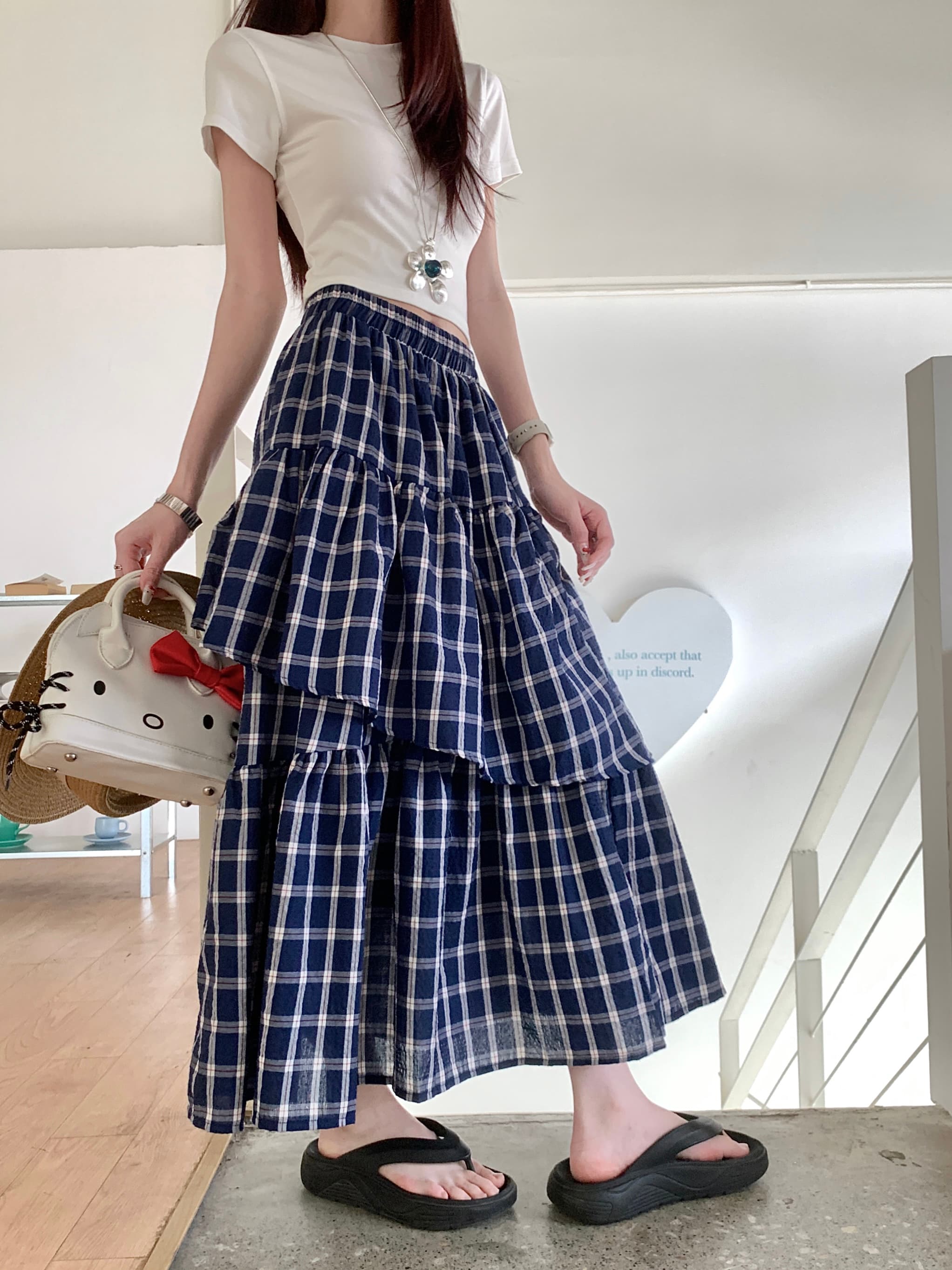 ネイビーコーデ 三段ティアードチェック柄マキシスカート