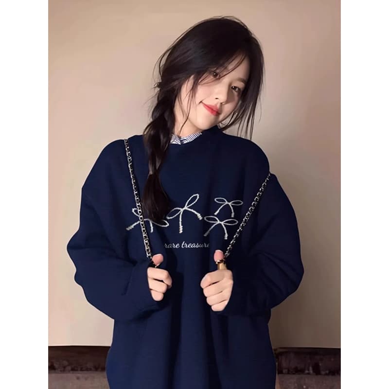 ネイビーコーデ リボン刺繍 オーバーサイズトレーナー