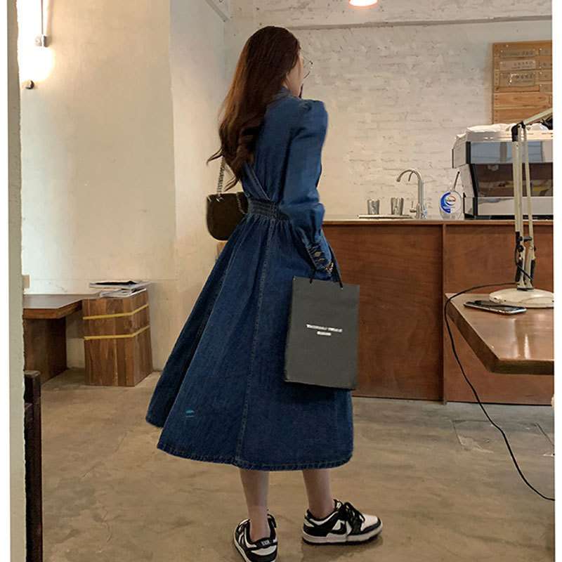 ネイビーコーデ レトロ調シルエットデニムワンピース